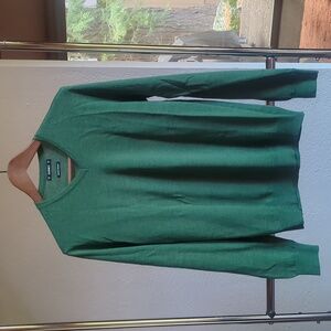 Small men's merino blend v-neck sweater EUC